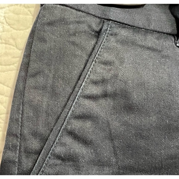 ARITZIA TALULA cuffed chino low rise stretchy blue shorts, size 00. - Picture 8 of 9